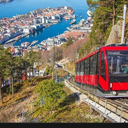 Sentrumsnaer Leilighet Med 3 Soverom. Bergen Luaran gambar